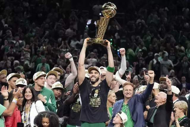 哈利伯顿绝杀米德尔顿42分 步行者险胜雄鹿2-1